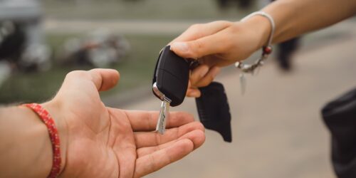 pass the key from the machine from hand to hand